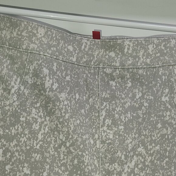 SPANX® SMALL ANKLE JEAN-ISH LEGGINGS WITH GRAY & CREAM MIX PATTERN - SIZE LARGE - Picture 7 of 16